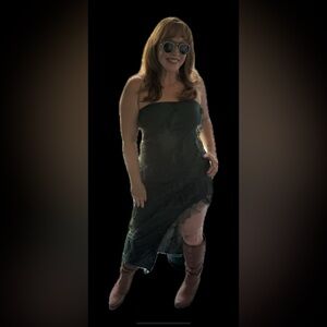 🍂 Green Lace Strapless Dress with Sexy Cut